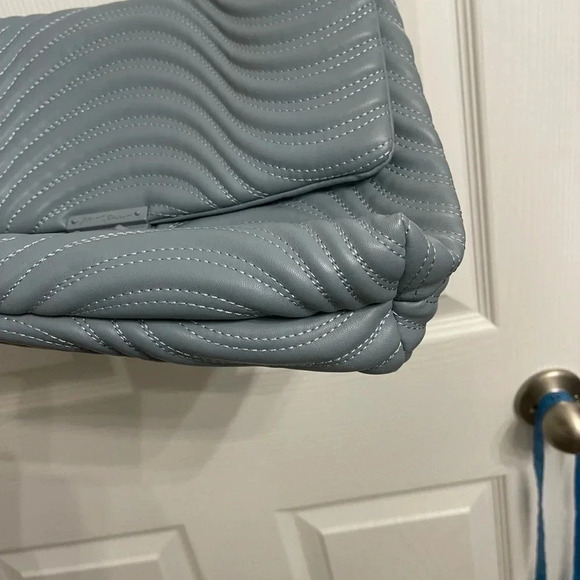 Betsey Johnson Blue Quilted Shoulder Bag Purse Silver Hardware New Without Tag - Picture 4 of 10